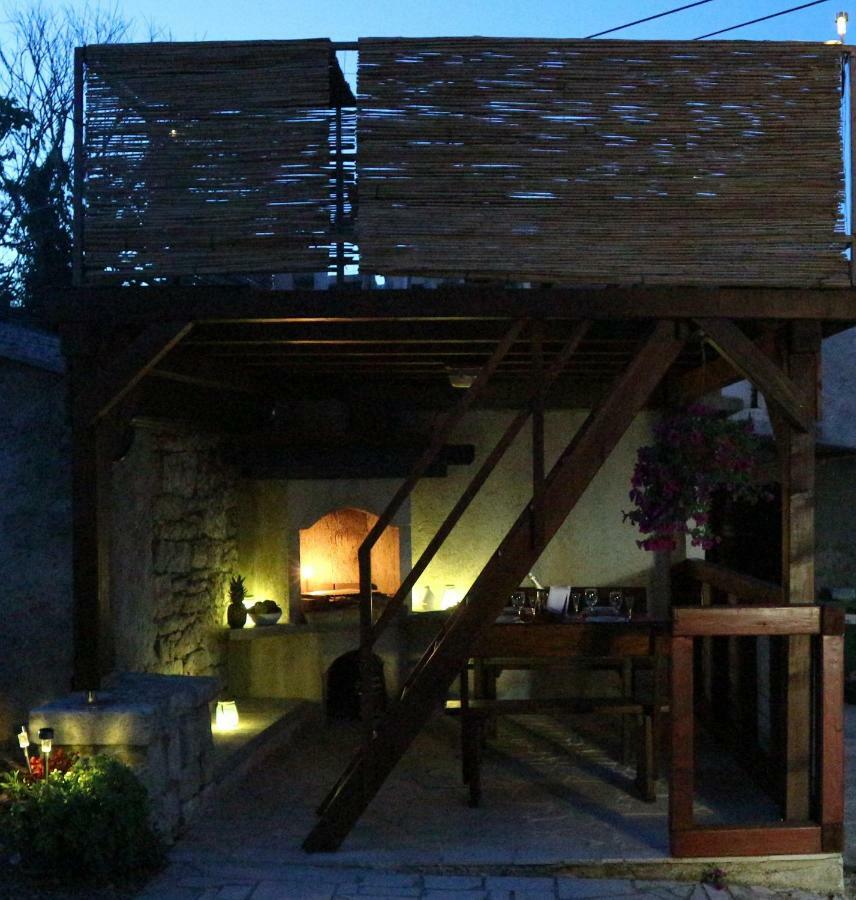 Villa Palace Peruški エクステリア 写真